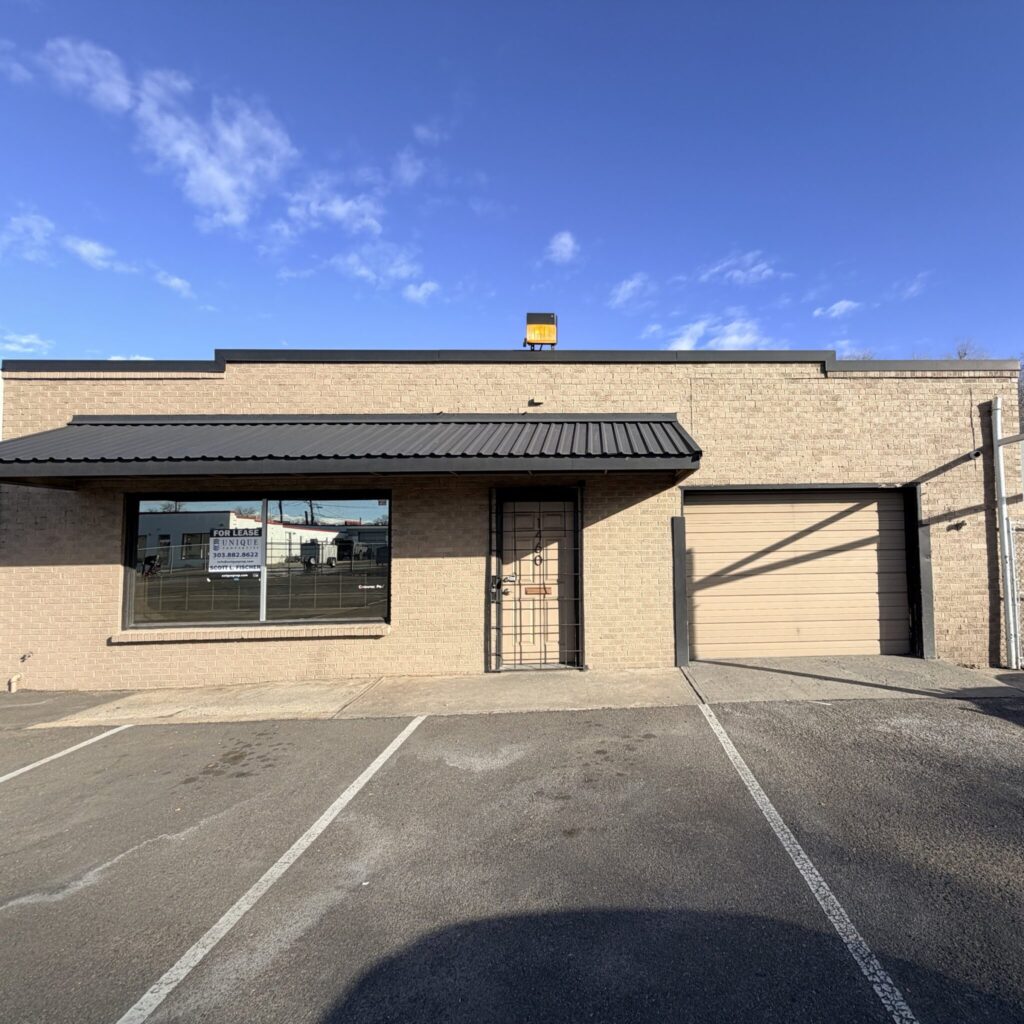 1460 Brentwood St - building exterior
