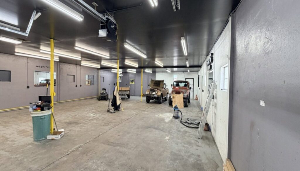 1460 Brentwood St - warehouse interior, open service area